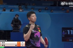 马龙世乒赛拿下对手后 现场播放英雄联盟2017年主题曲Legends Never Die