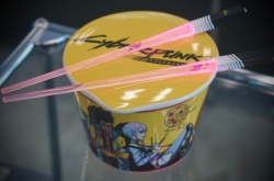 小岛秀夫晒赛博浪客周边 赛博泡面要配光束筷子