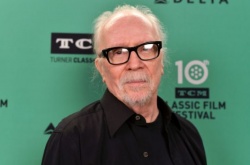 恐怖片大师卡彭特 希望能拍一部死亡空间电影