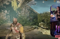 美女主播挑战用跳舞毯通关战神 还COS了奎爷