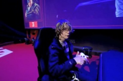 16岁英国天才少年街头霸王5锦标赛总决赛横扫夺冠 赛点局极限丝血反杀