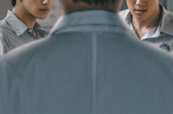 突破磁暴步兵封锁！国产互动影像新作飞越13号房定档